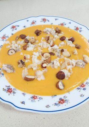 Una foto de Crema de calabaza con bacalao