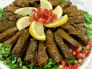 ورق عنب حامض بدبس الرمان