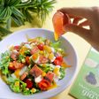Salad cá hồi sốt chanh dây