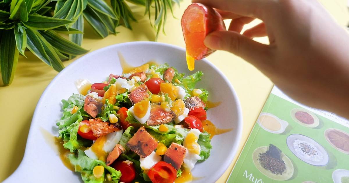 Cách phối hợp rau củ, trái cây cùng nước sốt chanh leo để tạo ra món salad đặc biệt?
