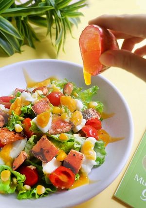 Hình của món Salad cá hồi sốt chanh dây.