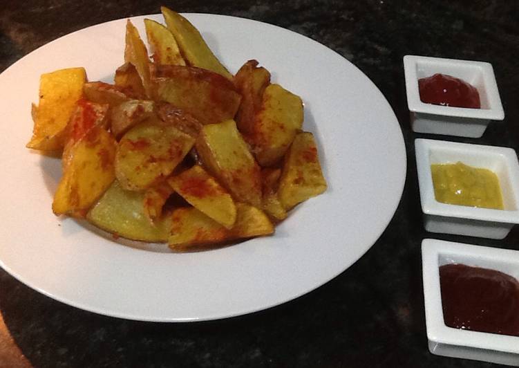 Gajos de patatas bravas