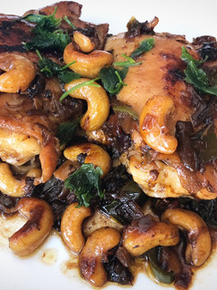 Una foto de Pollo con anacardos