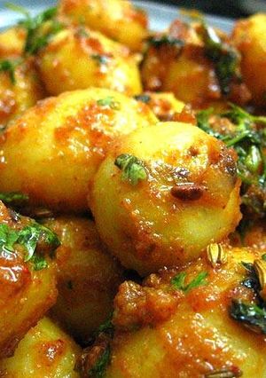 बंगाली दम आलू (Bengali dumm aaloo recipe in hindi) रेसिपी मुख्य फोटो