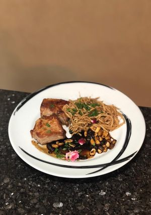 Foto de Fettuccine de pupunha com mignon suíno ao molho tailandês