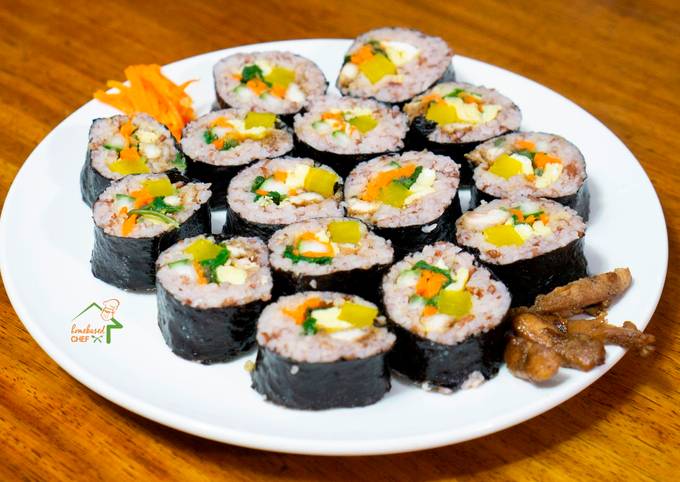 Bulgogi Kimbap (Bulgogi Seaweed Rice Rolls) - My Korean Kitchen