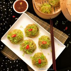A picture of Stuffed Curry Momo.