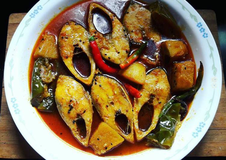 Hilsha fish curry