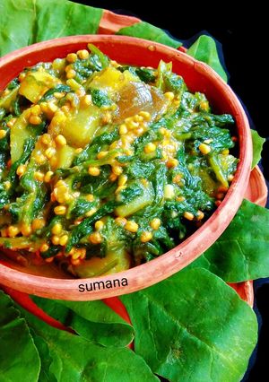 বিউলির ডাল দিয়ে পালং শাকের ঘন্ট (biulir dal diye palang shaker ghonto recipe in Bengali) রেসিপির প্রধান ছবি