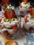Vasitos de fresas con crema de Skyr
