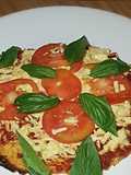 Pizza margarita con base de coliflor