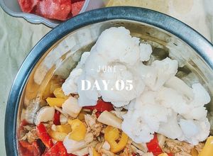 Hình của món Eat Clean (Ớt chuông xào nấm + Súp lơ luộc).