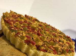 Una foto de Tarta de verduras con “masa” de coliflor (sin harina)