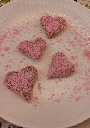 Una foto de Cocadas con manjar (forma de corazón) románticas
