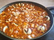 Una foto de arroz con almejas de argentina