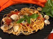 Una foto di basilico peperoncino