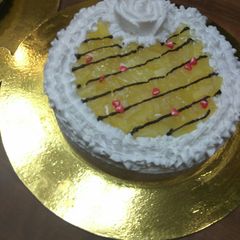A picture of Inside pinnapple cake.