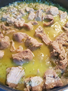 Una foto de Carne de cerdo troceada en salsa