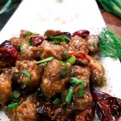 A picture of General Tso's Chicken.