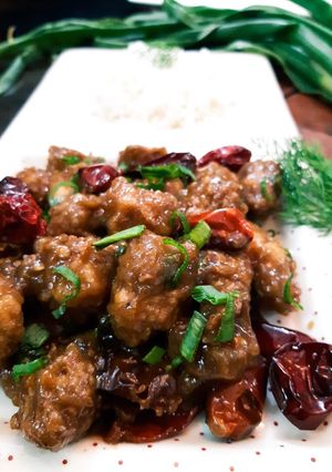 A picture of General Tso's Chicken.
