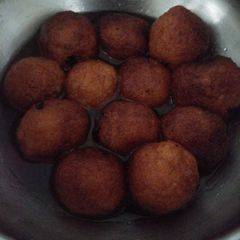 A picture of Suji gulab jamun.