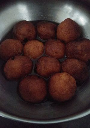 A picture of Suji gulab jamun.
