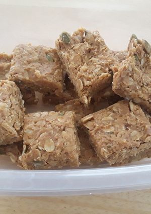 A picture of No Bake Peanut Butter Oat Bars.
