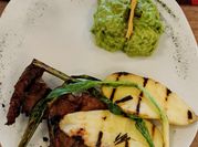 Una foto de churrasco de res a la plancha