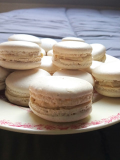 A picture of Macarons vanille chocolat blanc.