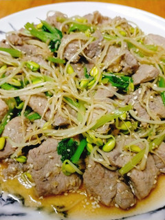 醬蒜燒肉佐香芹豆芽 的食譜成品照片