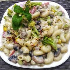 A picture of Italian white Sauce Pasta.