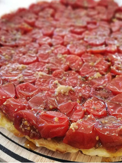 Une photo de 🍅 Tarte tatin au Tomates cerises et caramel au vinaigre Balsamique 🍅