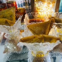 A picture of Diping tikka samosa.