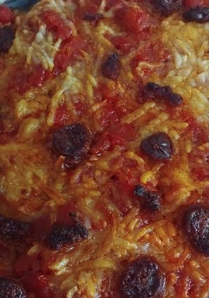 Una foto de 🍕Pizza de chorizo con base de garbanzos