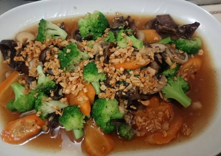 Bagaimana memasak Brokoli Jamur Ca Bawang Putih, Menggugah Selera