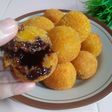 Bola bola pisang coklat