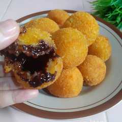 A picture of Bola bola pisang coklat.