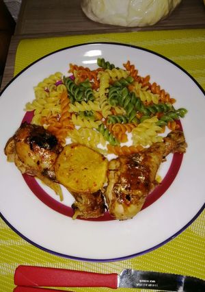 Una foto de Pollo a la naranja con fideo a la manteca