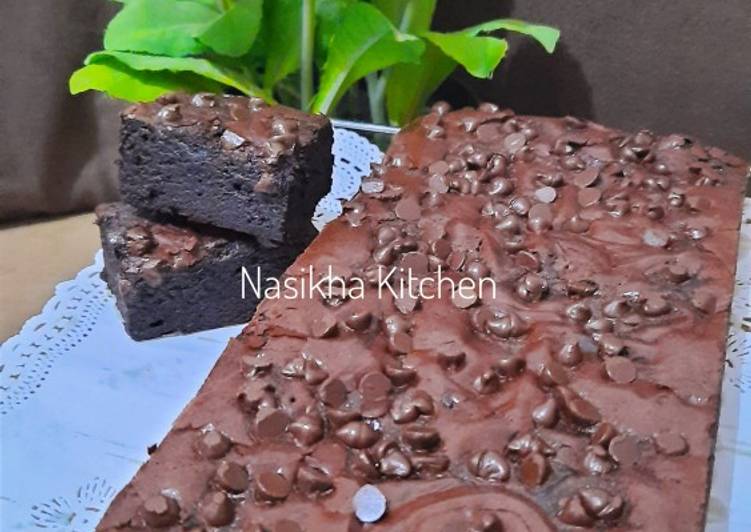 Resep Fudgy Shiny Crust Brownies yang Bikin Ngiler