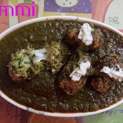 A picture of Cheese & Oats kofta in Palak gravy.