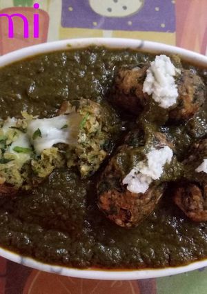 A picture of Cheese & Oats kofta in Palak gravy.