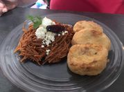 Una foto de atún y queso fresco