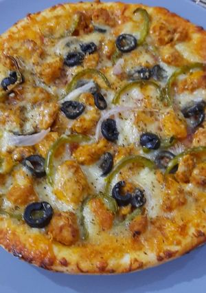 A picture of Chicken Tikka Pizza.