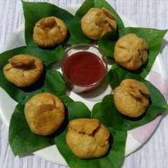 A picture of Daal stuff kachori.