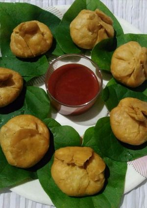 A picture of Daal stuff kachori.