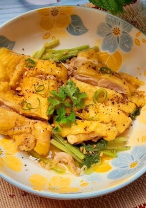 Hình của món Gà hấp rau cải.