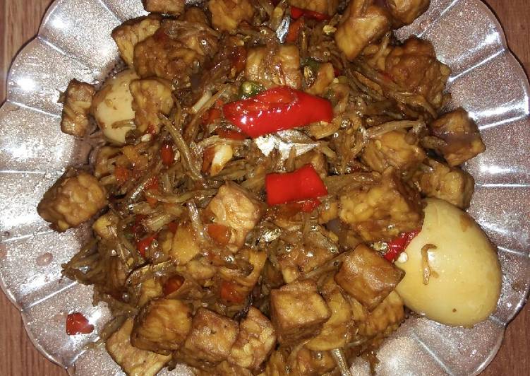 Resep 3t bumbu kecap (tempe teri telur), Lezat Sekali