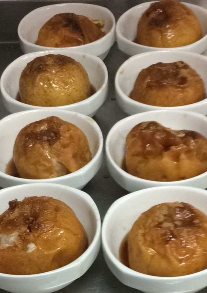 Una foto de Manzanas asadas al pintor (Moscatel Goya)