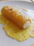 Canelón de miel rellenos de mató, nueces y piña