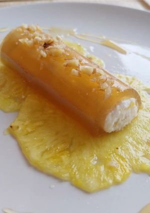 Una foto de Canelón de miel rellenos de mató, nueces y piña